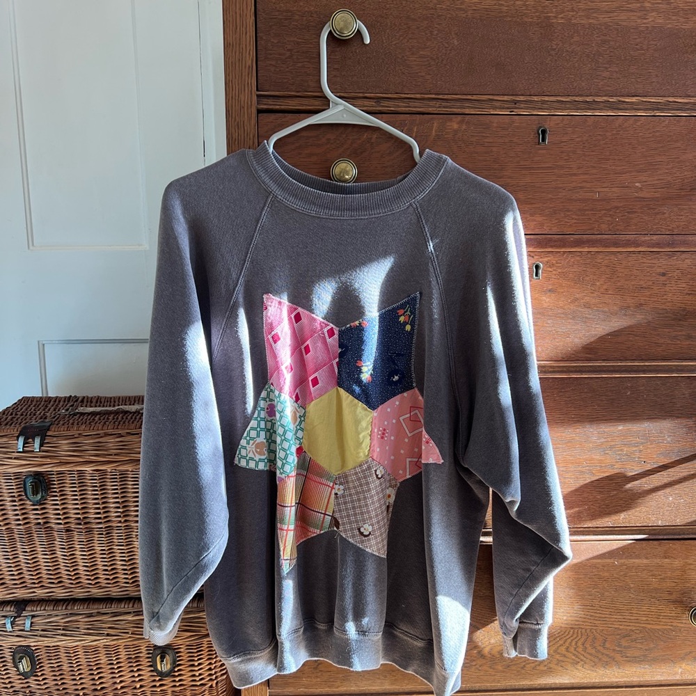 Softpaw Vintage Daisy Grey Crewneck